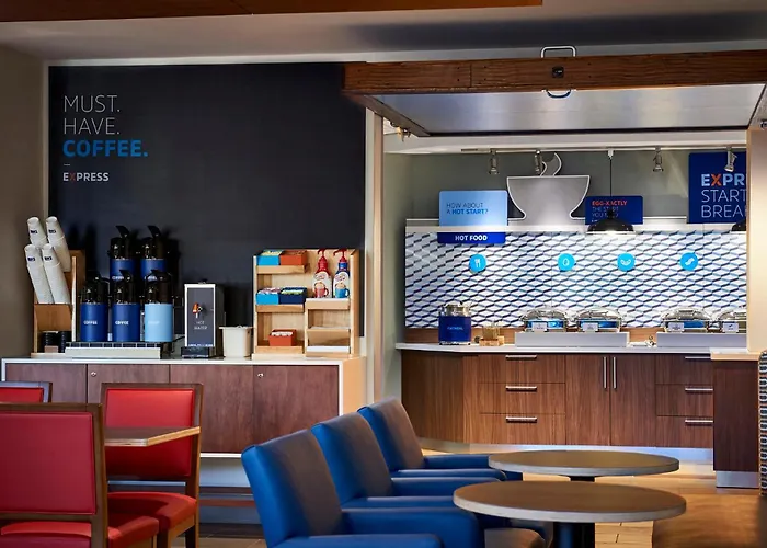 Express & - East - Bradley By Ihg Отель 3*