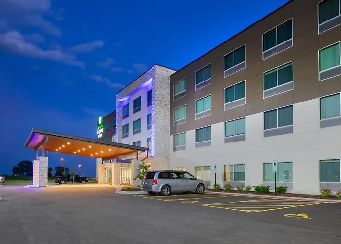 Express & - East - Bradley By Ihg Hotel