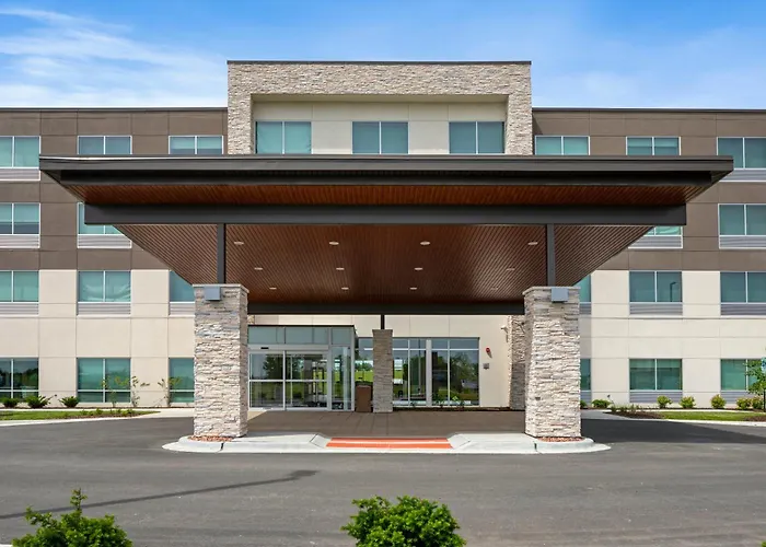 Express & - East - Bradley By Ihg Hotel