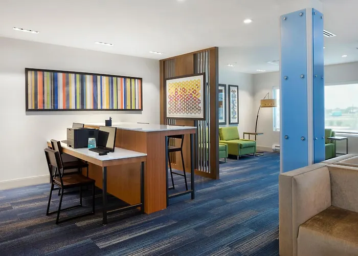 Express & - East - Bradley By Ihg Отель Bourbonnais