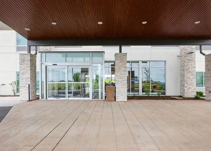 Express & - East - Bradley By Ihg Hotel 3*