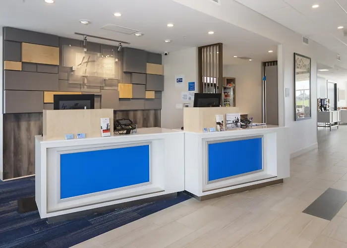 Express & - East - Bradley By Ihg Отель Bourbonnais