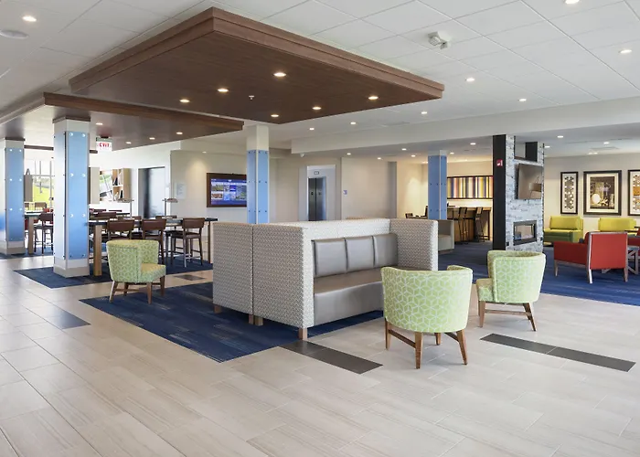 Отель Express & - East - Bradley By Ihg