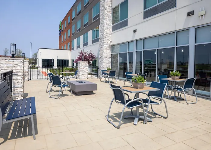 Express & - East - Bradley By Ihg Отель Bourbonnais