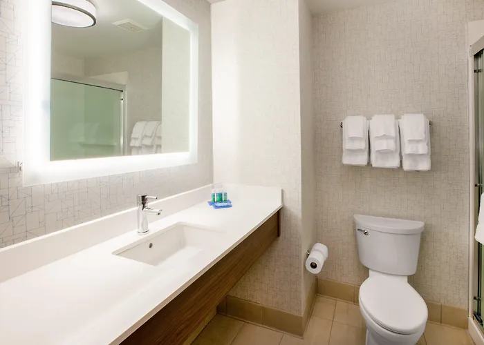 Express & - East - Bradley By Ihg Отель 3*