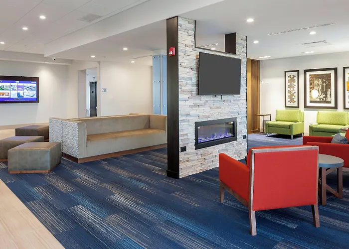 Express & - East - Bradley By Ihg Отель 3*