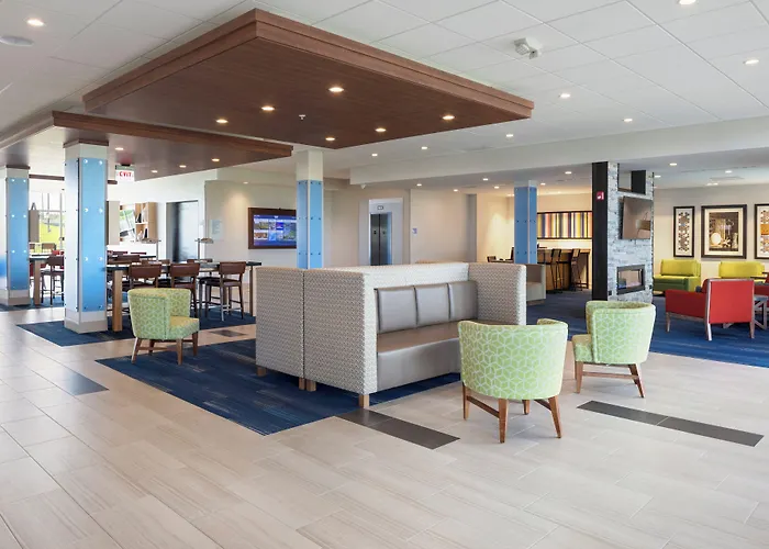 Express & - East - Bradley By Ihg Отель 3*