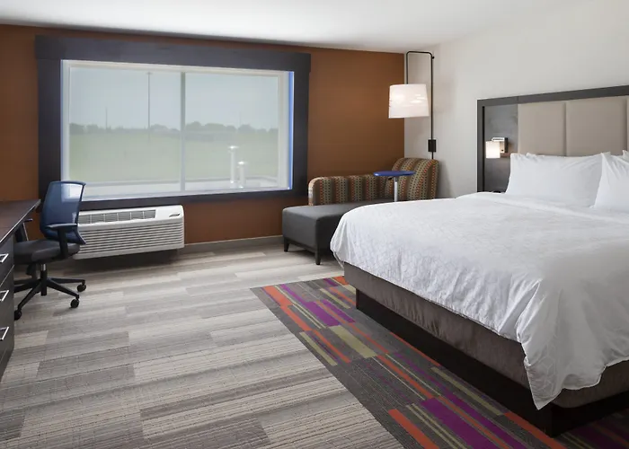 Express & - East - Bradley By Ihg Отель 3*